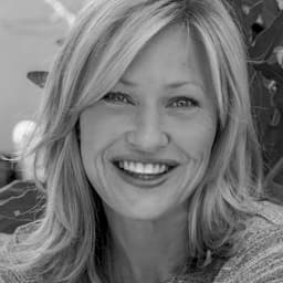 Joey Lauren Adams