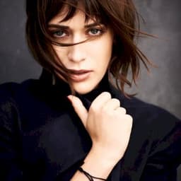 Lizzy Caplan
