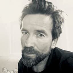 Dean Lennox Kelly