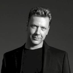 Mikael Persbrandt