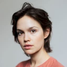 Emilia Schüle