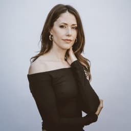 Amanda Crew