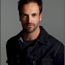 Jonny Lee Miller