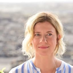 Caroline Peters