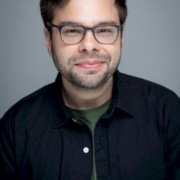 Charlie Saxton