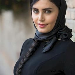 Elnaz Shakerdoost