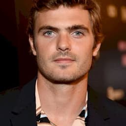 Alex Roe