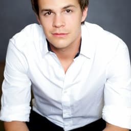 Johnny Simmons