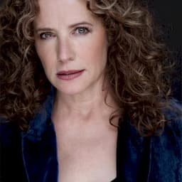 Nancy Travis