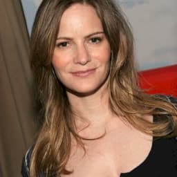 Jennifer Jason Leigh