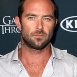 Sullivan Stapleton