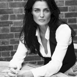 Lyne Renée
