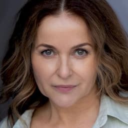 Julia Sawalha