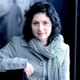 Martha Issová