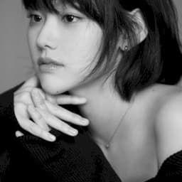 Kang Mi-na